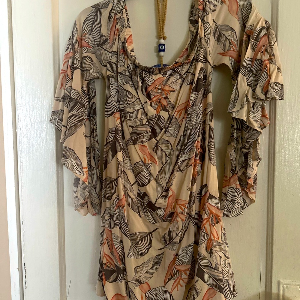 Pre Owned beautiful summer spring Lulus dress. Size Large.  Worn once.